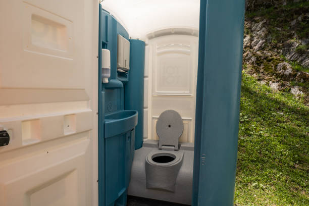 Best Construction site porta potty rental  in Fox Crossing, WI